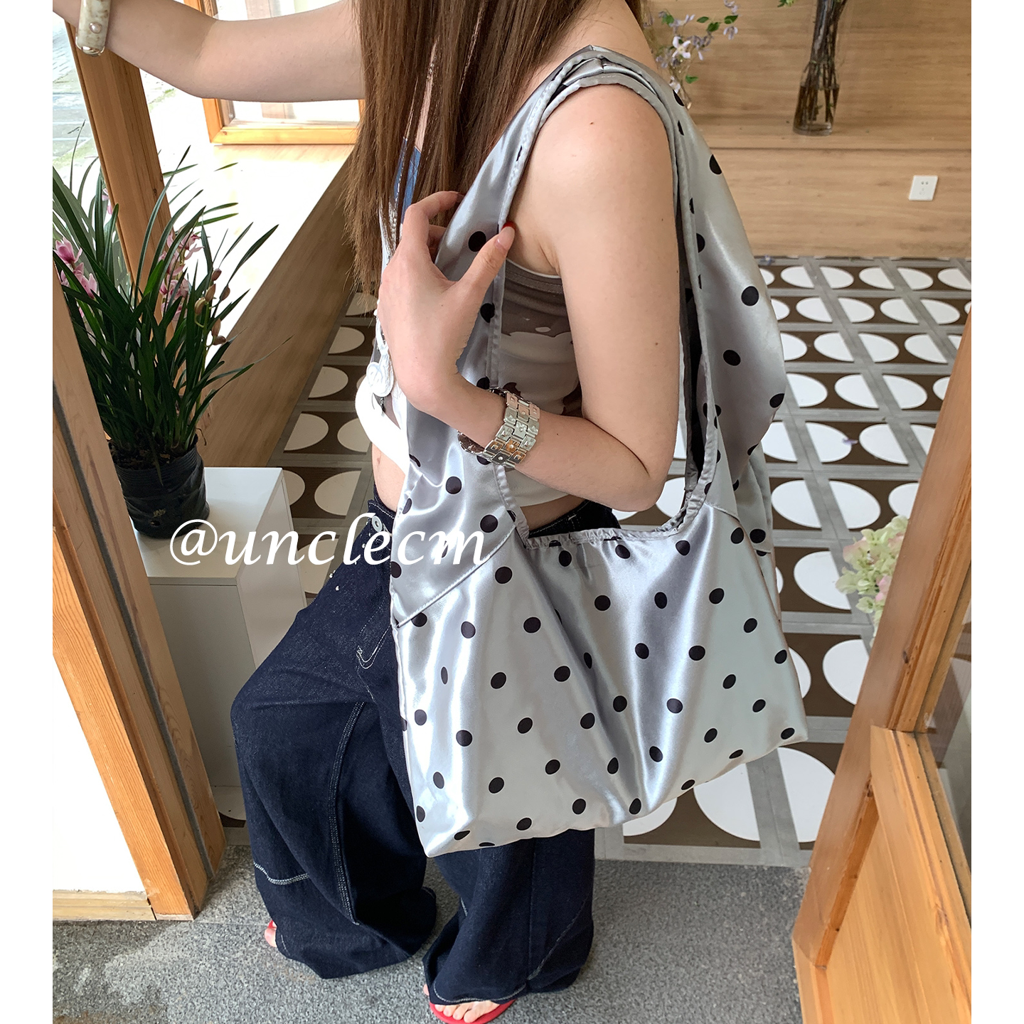 韩系高级感银色波点缎面托特包女大容量小众设计单肩包通勤手提包