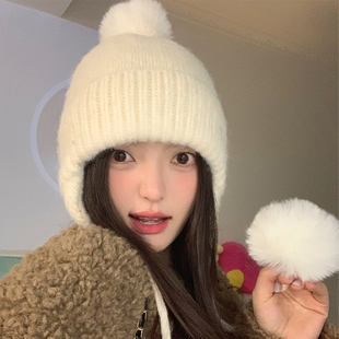 白色针织护耳帽子女秋冬季款可爱毛球百搭毛线帽保暖显脸小包头帽