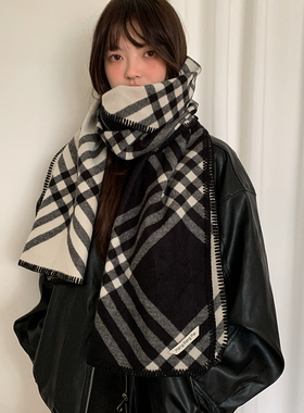 含羊毛复古格子纹针织围巾女秋冬韩系氛围感加厚斗篷黑白锁边围脖
