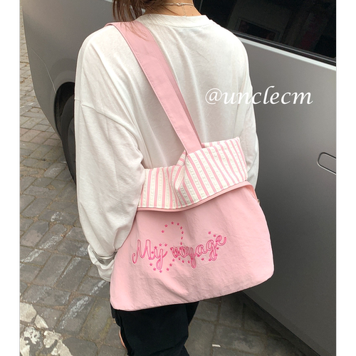氛围感彩色字母印花条纹单肩包女