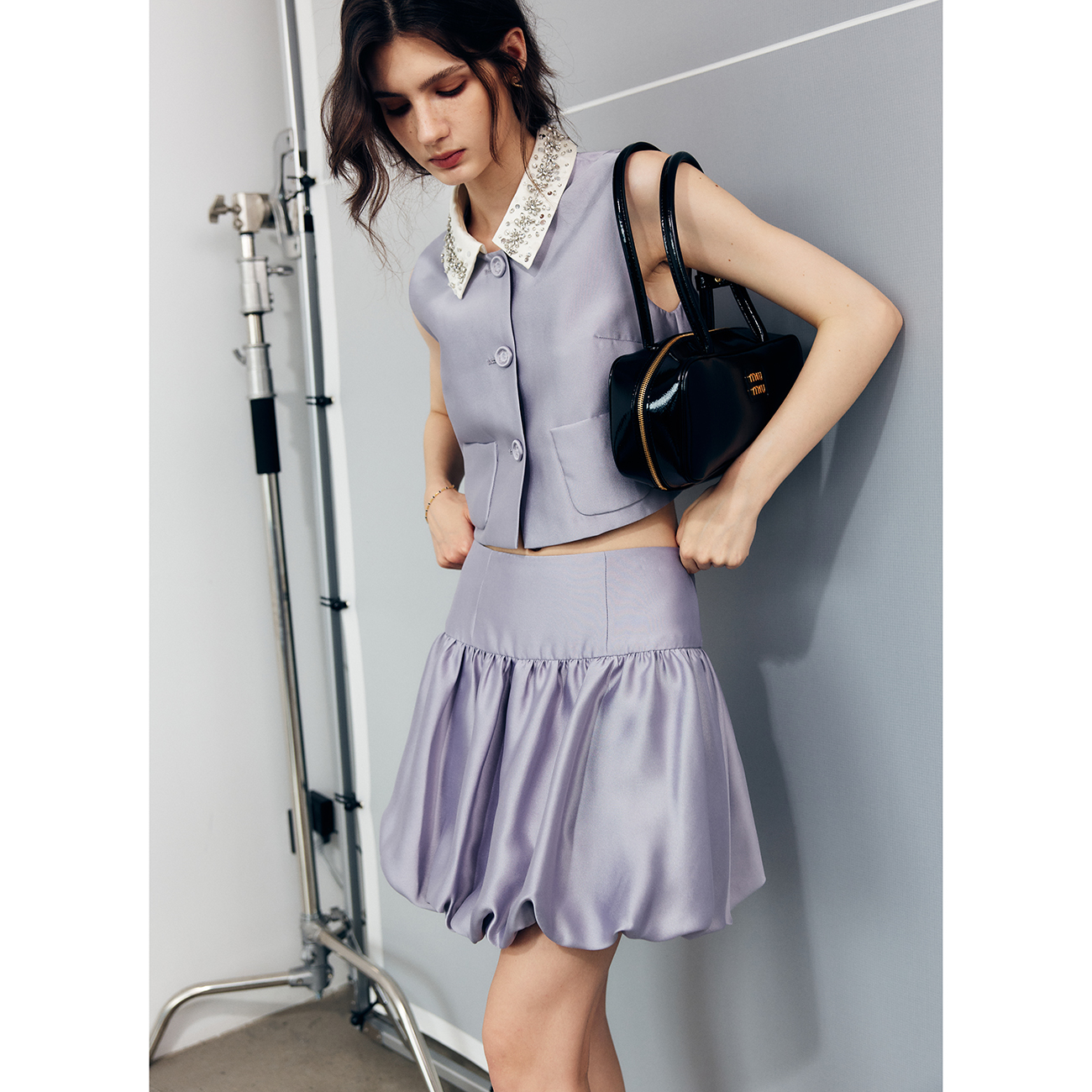 【千金女神】珠光面料翻领绣钻无袖马甲+高腰花苞裙时尚套装