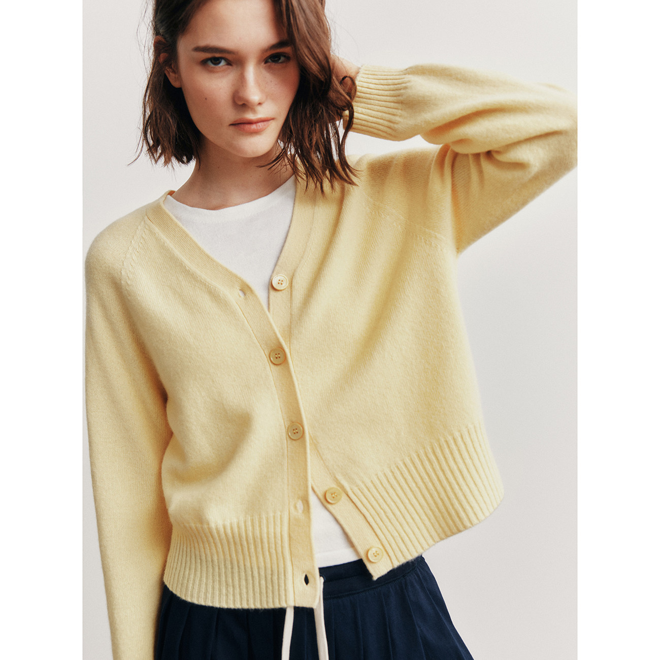 【自留推荐】无缝一体成型 经典简约V领插肩袖短款箱型针织开衫