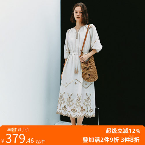 度假风系带收腰刺绣连衣裙