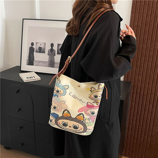 休闲单肩包袋女 日本GP可爱labubu拉布布卡通水桶帆布包包2025新款