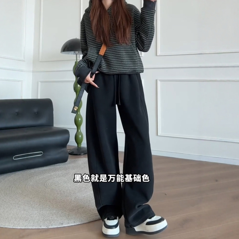 梨型身材运动系穿搭显瘦镰刀裤