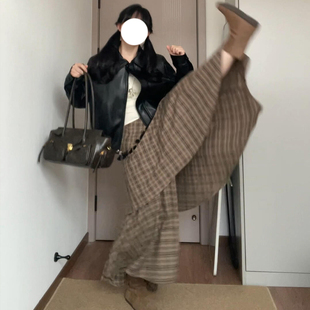美拉德咖色格子不规则半身裙子女大码 穿搭 显瘦设计感大摆长裙春季