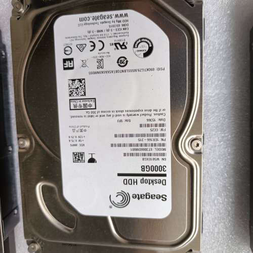 希捷3TB台式机硬盘，型号ST3000DM001，3.5寸S