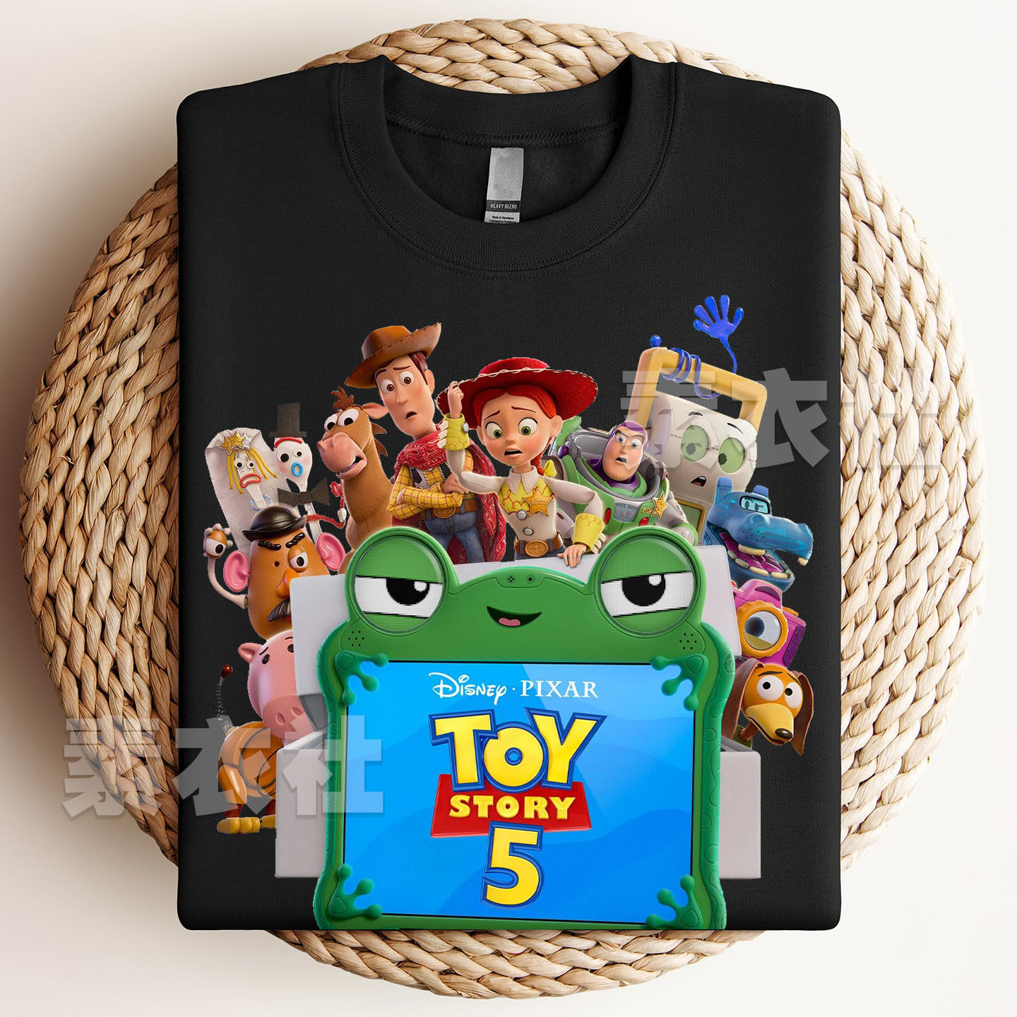 ของที่ระลึกจากภาพยนตร์แอนิเมชัน Disney เรื่อง Toy Story 5 เสื้อยืดลาย Woody และ Buzz Lightyear ผ้าฝ้ายแท้