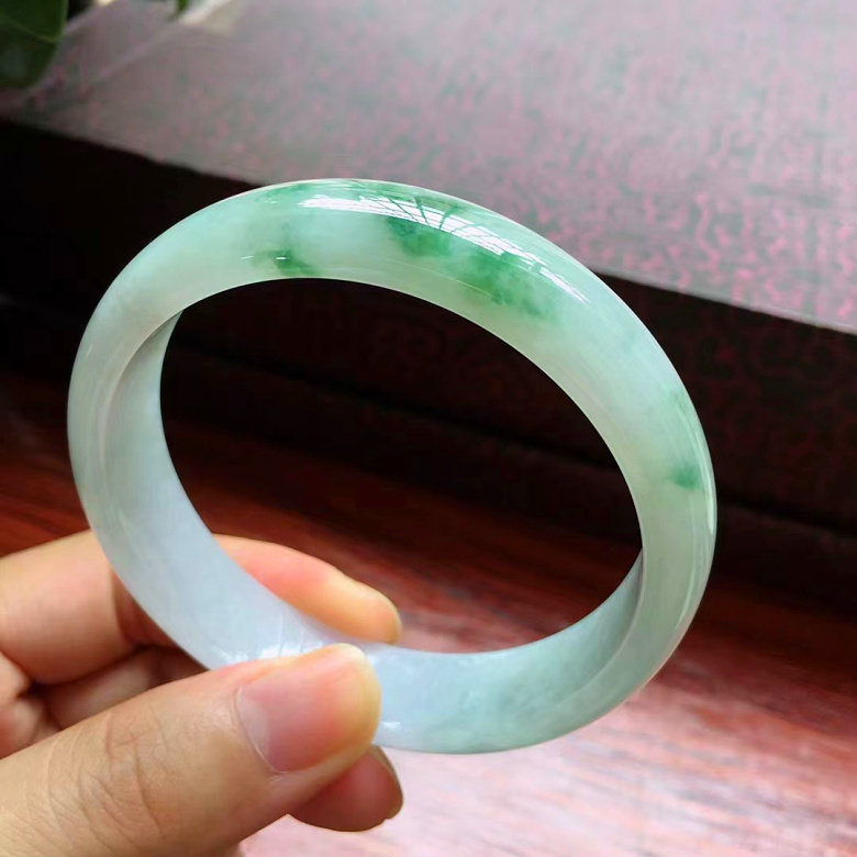 天然翡翠缅甸A货，57圈口飘花宽边手镯