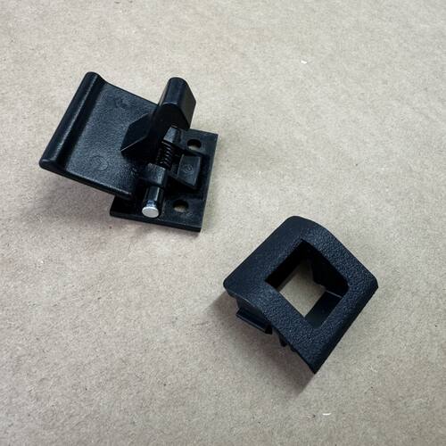 斯威X7自动挡扶手箱卡扣