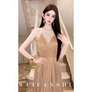 凡舒轻奢 白露森林2026年春夏新款气质烫钻缎面无袖连衣裙优雅