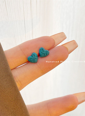 S925银针韩国东大门小巧爱心耳钉高级感磨砂孔雀蓝克莱因蓝耳环女