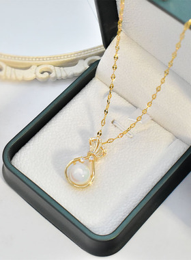 人鱼姬珍珠项链女轻奢风钱袋吊坠钛钢锁骨链不掉色百搭配饰品批发