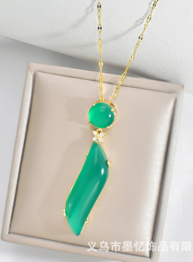 抖音爆款美人腰项链女复古轻奢中国风绿玉髓吊坠不掉色钛钢锁骨