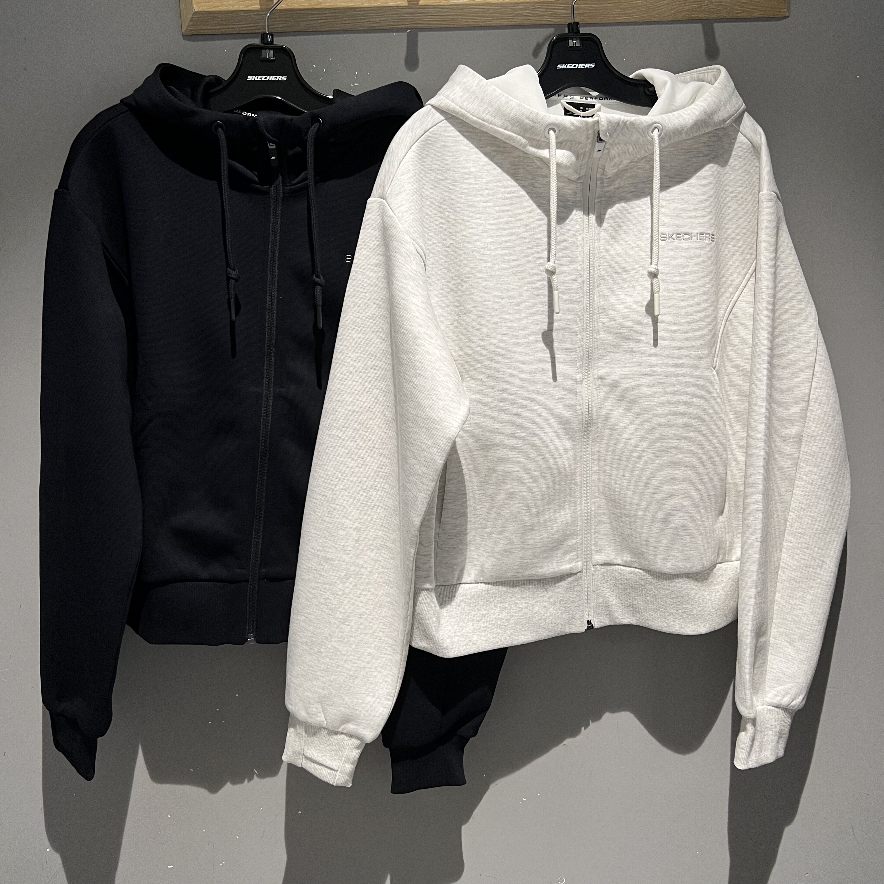 Skechers斯凯奇春秋新品宽松短款连帽针织运动女外套卫衣P125W022