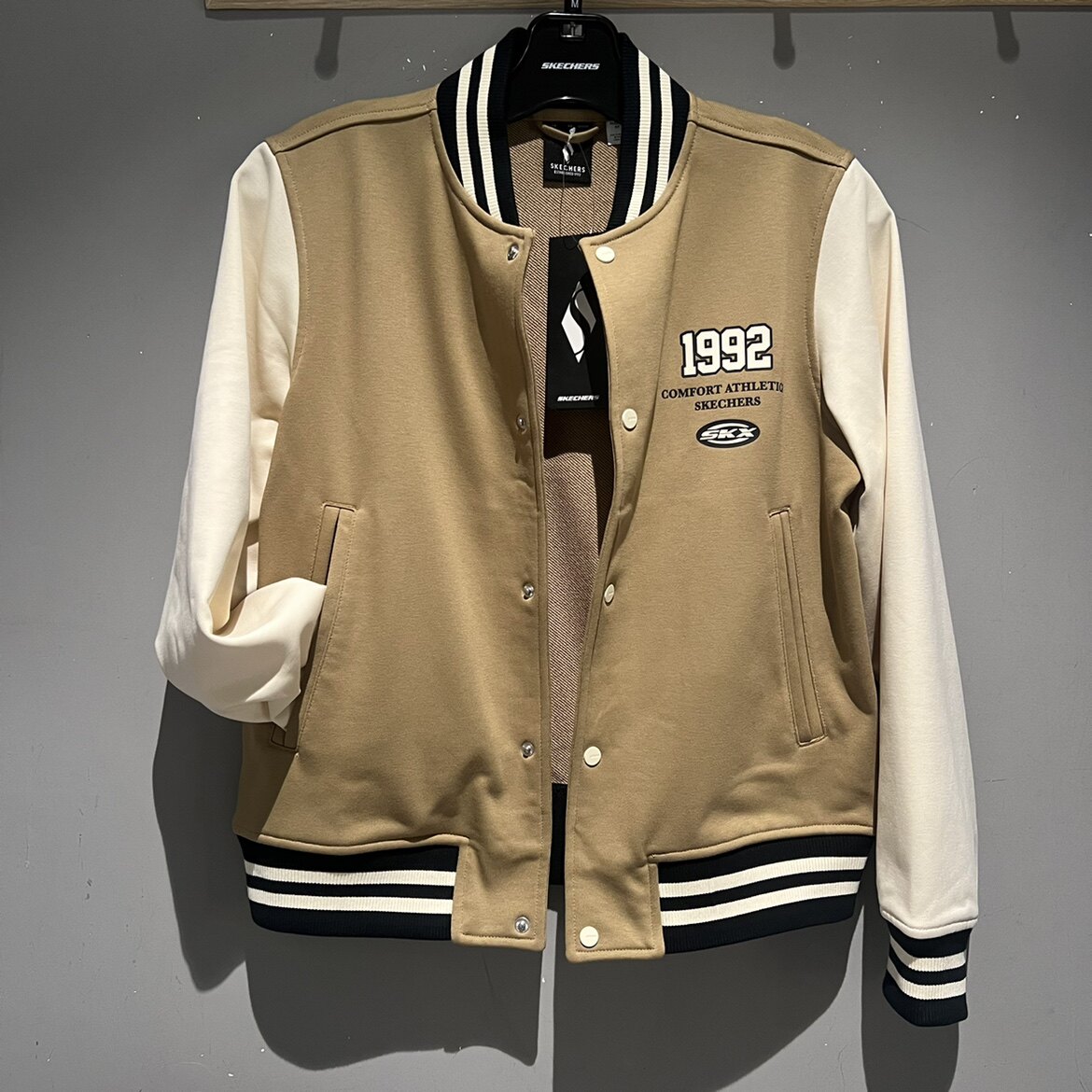 Skechers斯凯奇秋季卫衣女复古棒球服夹克街头运动外套P423W040