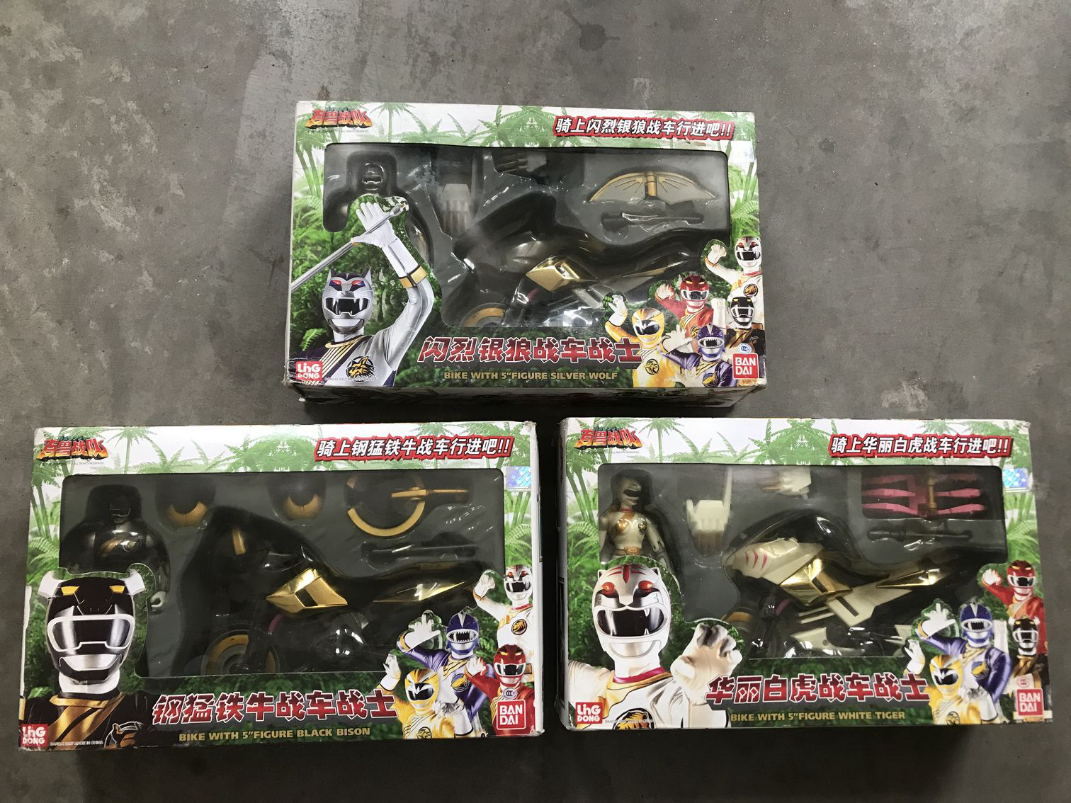 bandai万代灵动-百兽战队之 闪烈银狼华丽白虎钢猛铁牛战车战士