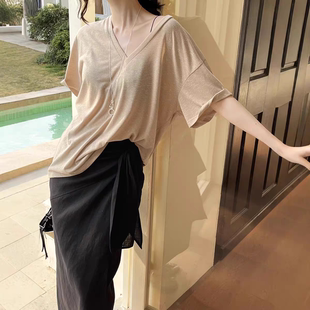 GRACETINA HOO｜法式简约松弛感通勤｜亚麻V领短袖宽松T恤女春夏