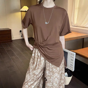 GRACETINA HOO｜法式简约休闲通勤｜扭结开叉圆领短袖T恤女夏