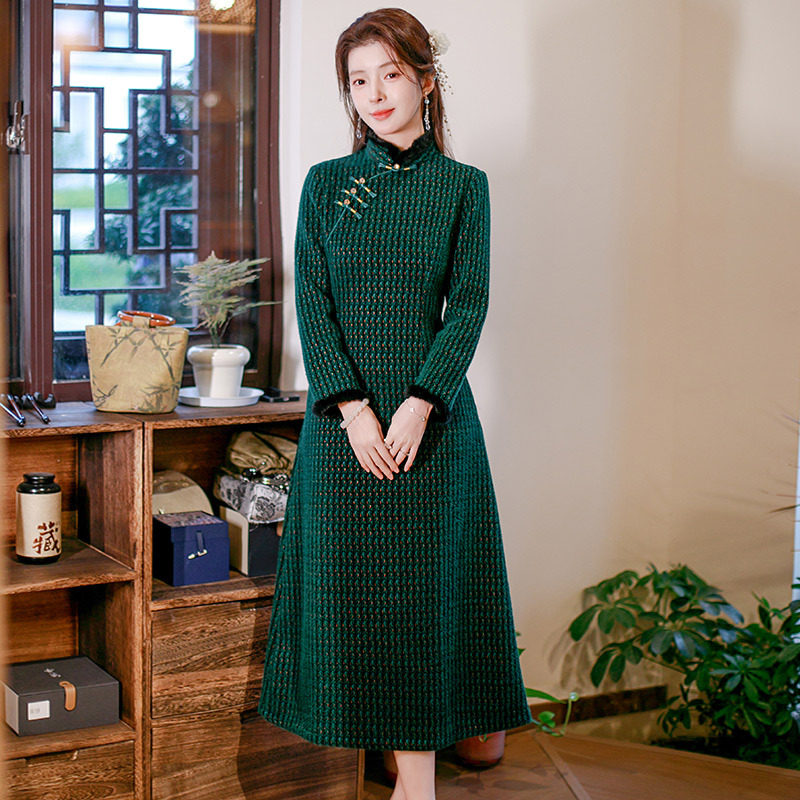 绿色显瘦妈妈加厚秋冬装国风中式长袖改良旗袍2025新款女复古冬季