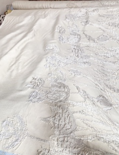 现货 欧洲进口石灰白色单边定位提花连衣裙风衣外套面料布料