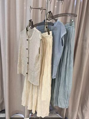 1977 2026夏季新款女装时尚休闲百搭圆领无袖背心马甲+半身裙套装