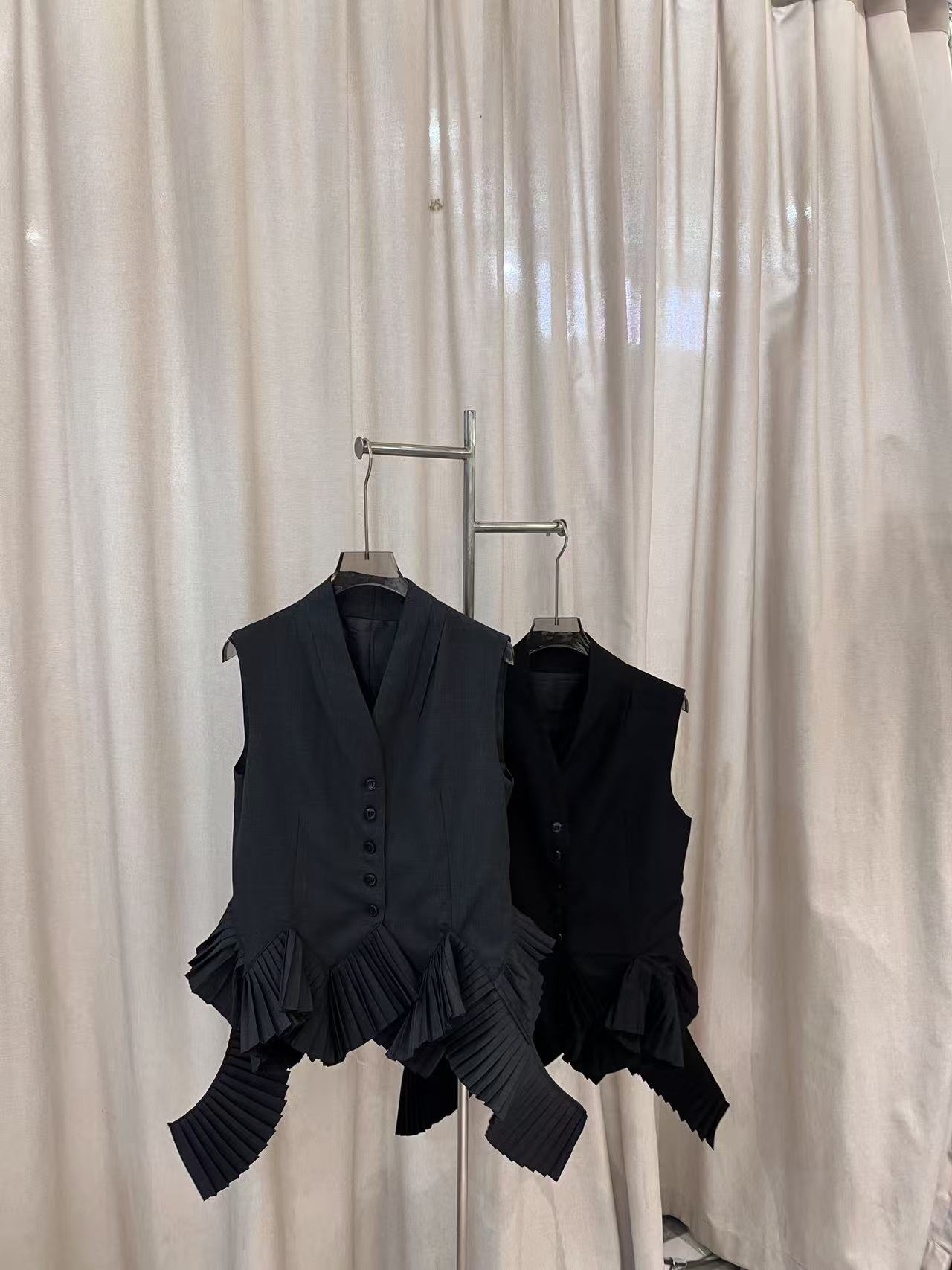 南油#撞色不规则背心马甲女夏欧货新款休闲V领无袖上衣85U01