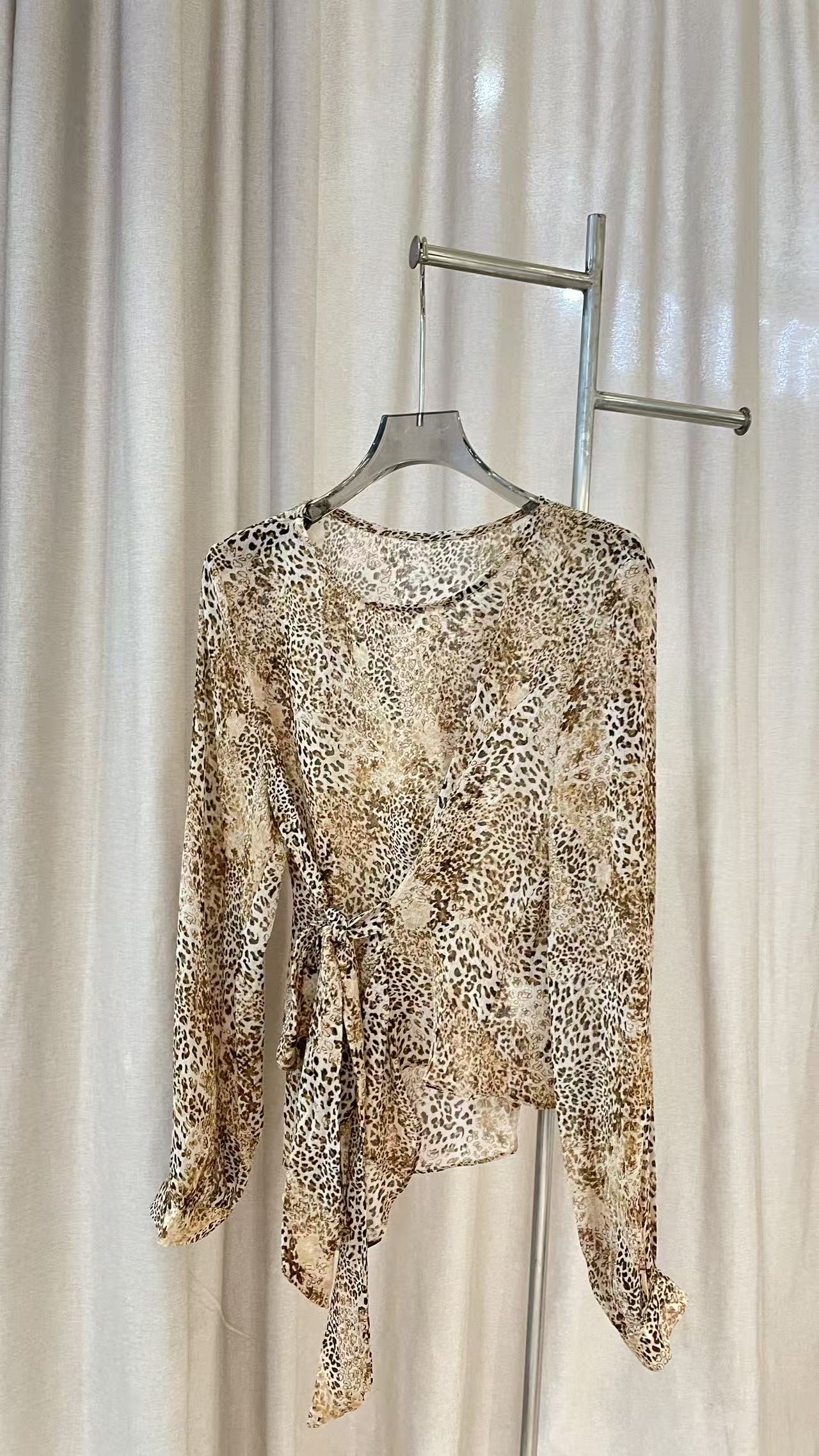 2026秋季新款时尚百搭圆领长袖豹纹上衣