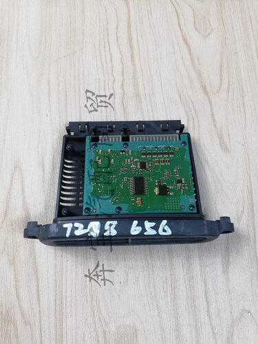 适用宝马F01F02大灯驱动模块7系老款F25F18F11F12F20大灯电脑模块