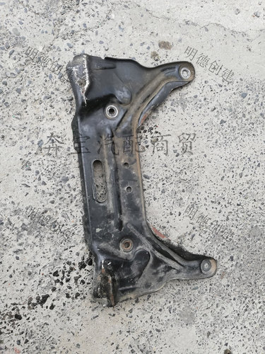 适用于奔驰W211 E230 E280 E300 E350 方向机下护板 转向机支架