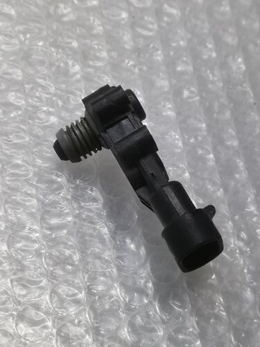 适用奔驰W221 W204 W212 S500 GLK350 E300 E350 燃油压力传感器