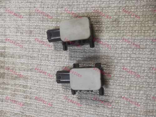 适用于奔驰W164 W251 W221 S350 ML350 R350 S500碰撞压力传感器