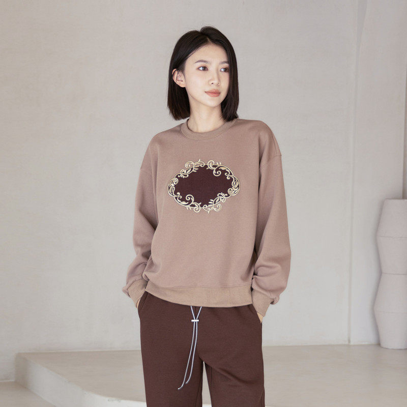秋季女新款时尚休闲圆领刺绣驼色长袖卫衣女轻熟洋气宽松套头外穿