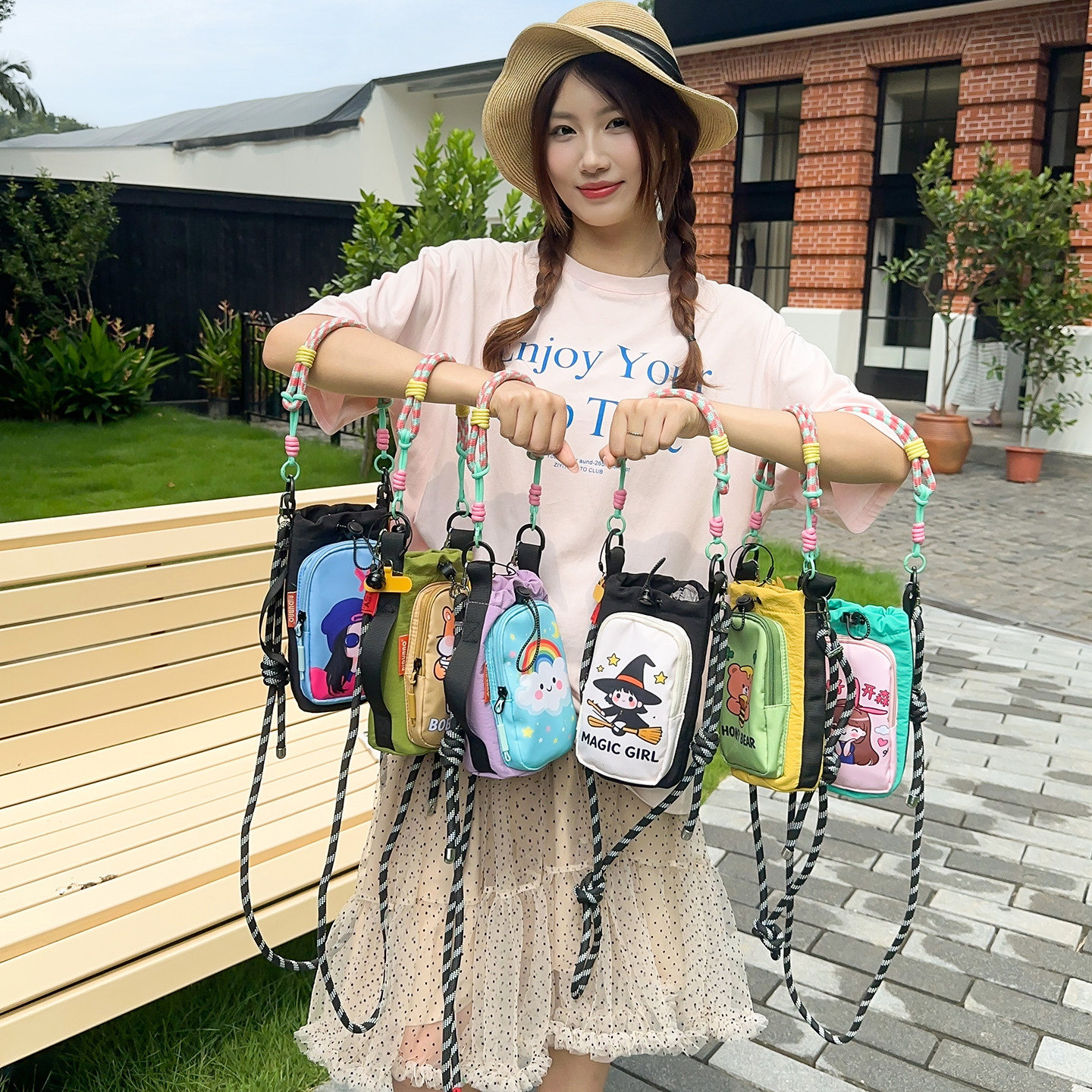 多巴胺轻便水杯包亲子旅行斜挎手机包女可爱插画户外徒步手提小包