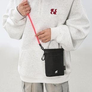 单肩包运动挎包 手机包男潮牌ins斜挎小包轻便百搭简约包包女夏季