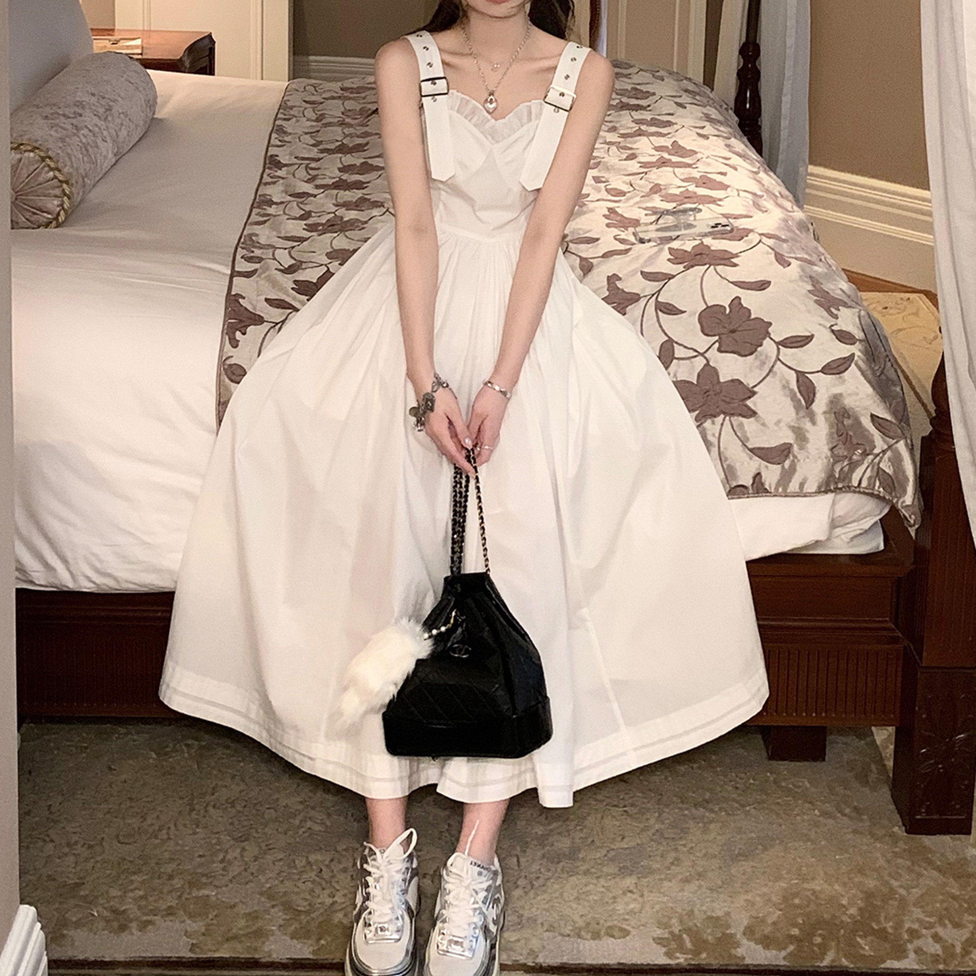 c*g女孩 白色背带连衣裙女夏装新款法式气质无袖长裙子