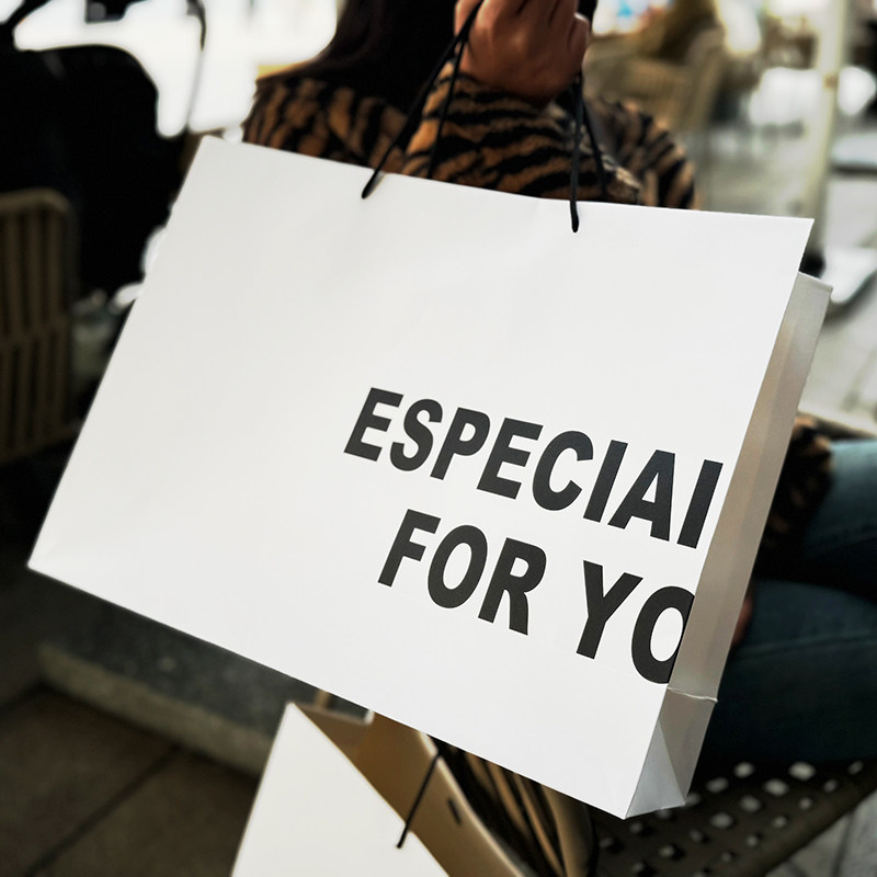 白卡纸袋服装店手提袋高端礼品袋购物袋女装店包装袋子高级感字母