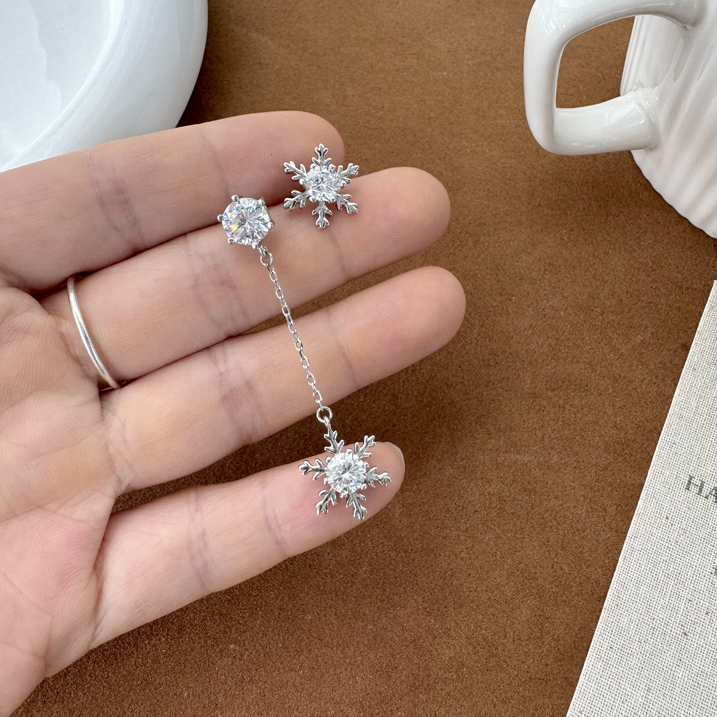 s925纯银韩版ins风雪花不对称女款耳钉