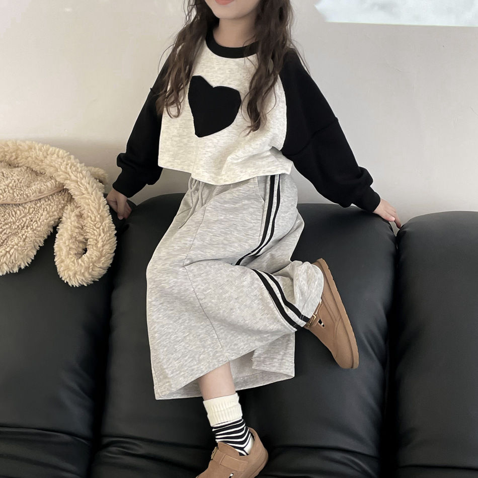 2025女童春季新款韩版爱心长袖卫衣女宝宝短款撞色插肩袖卫衣T恤