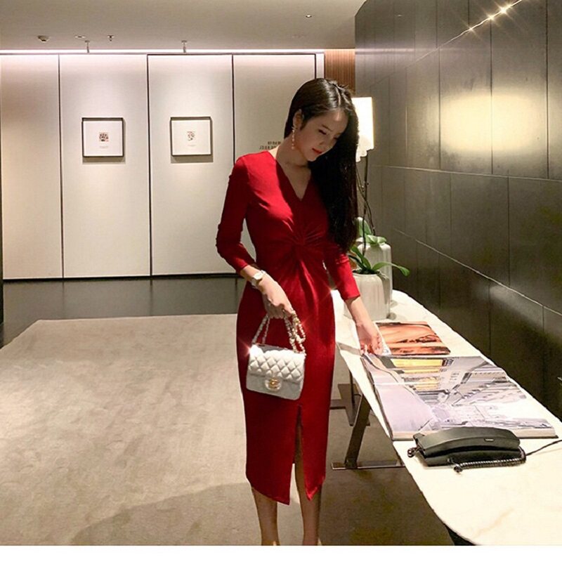 法式性感V领红色礼服轻奢小众高端级气质名媛显瘦收腰包臀连衣裙