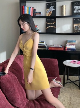 欧美性感V领吊带露肩背黄色礼服女轻奢小众高端级气质收腰连衣裙