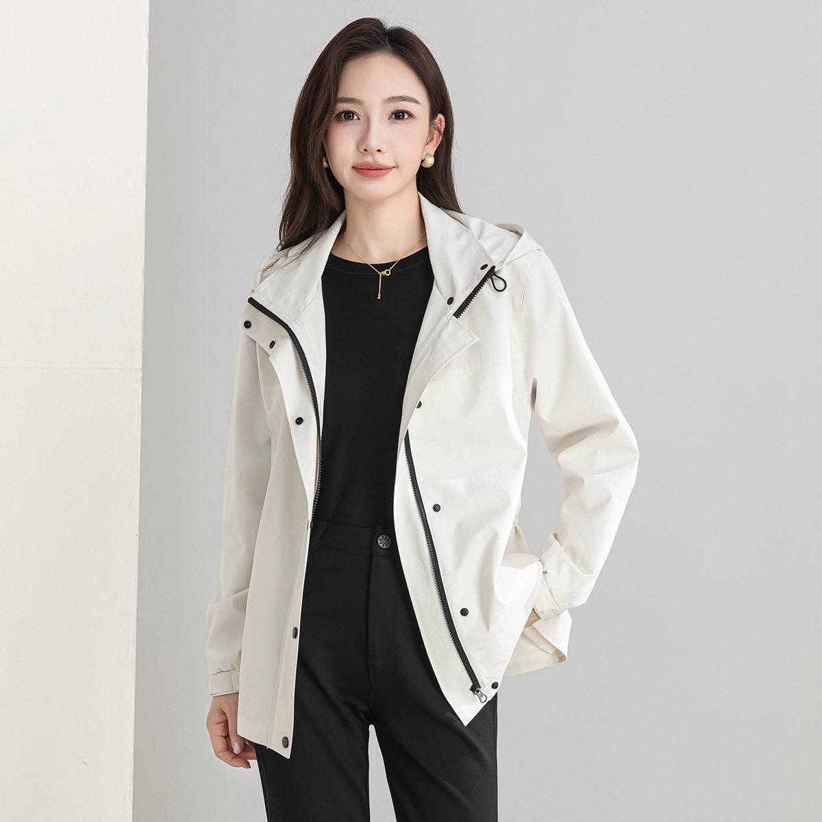 忆霏记外白色连帽工装冲锋衣女