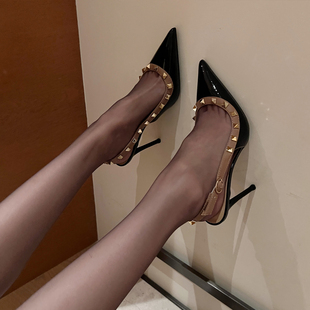 黑色高跟鞋女款冬季新款性感细跟尖头法式气质铆钉浅口单鞋巨好看