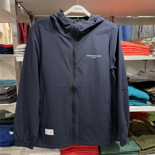 2022风衣班尼路秋季轻薄防水风衣