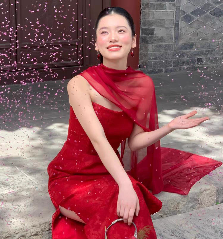 绝美红色围巾婚纱礼服配饰飘带仙女造型丝巾雪纺脖子纱颈纱高级感