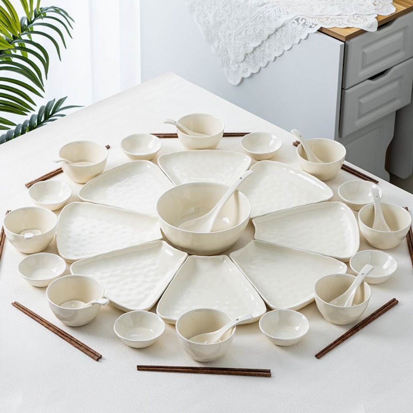 抖音同款奶油风团圆拼盘餐具组合套装家用过年圆桌菜盘子扇形碟子