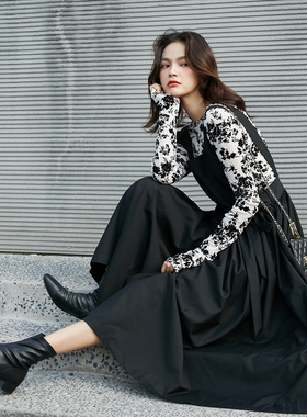 百搭暗黑系背带黑色连衣裙女秋季新品复古法式过膝高腰大摆背心裙