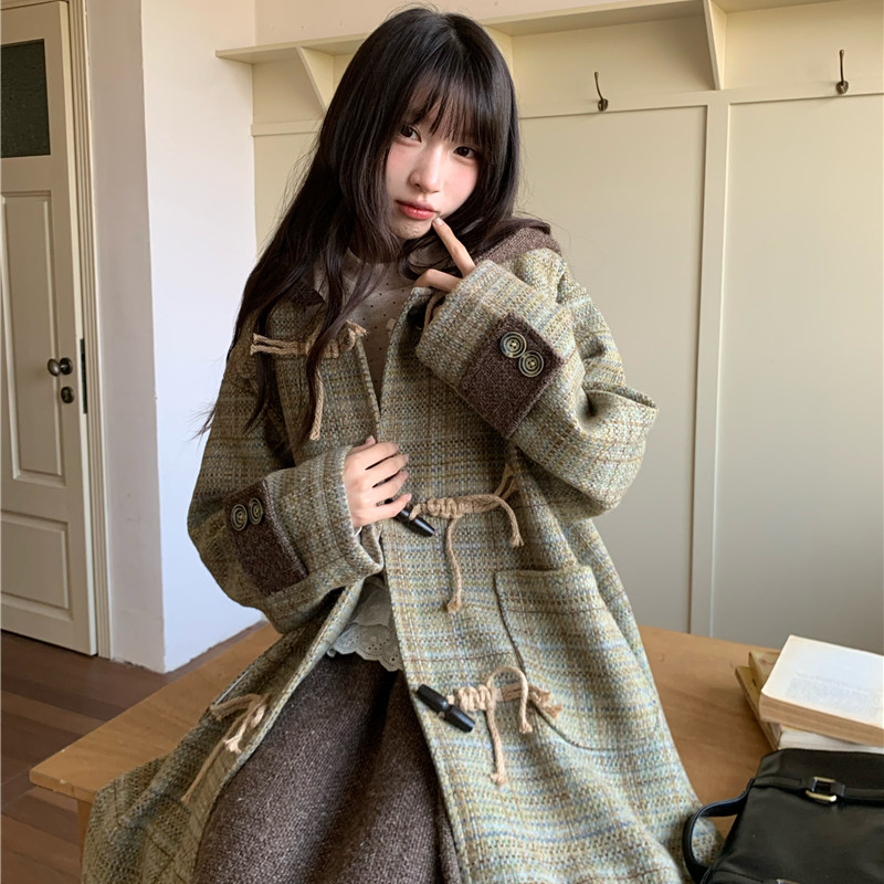 蛋包饭餐厅2025冬季 复古小格纹棕绿拼色牛角扣大衣10.20 20:00