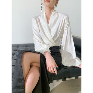 JWUNIQUE酒窝 白色韩版长袖V领衬衫女秋季2026设计感气质百搭上衣