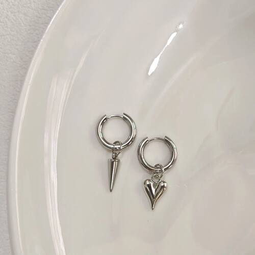 Hip-Hop Personality Sharp Cone Peach Heart Asymmetry Earring